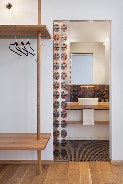 Blick auf das Badezimmer in einem Doppelzimmer Komfort des Hotel Röhrl in Sinzing/Eilsbrunn