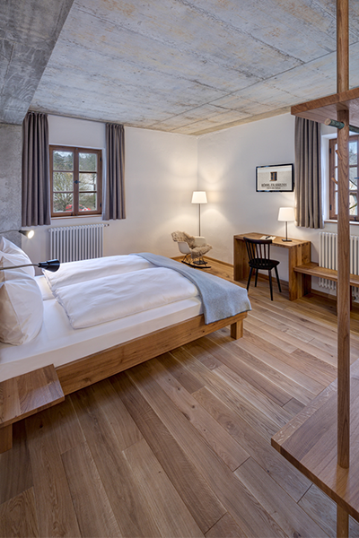 Blick in den Schlaf-/Wohnraum eines Doppelzimmer Standard im Hotel Röhrl in Sinzing/Eilsbrunn